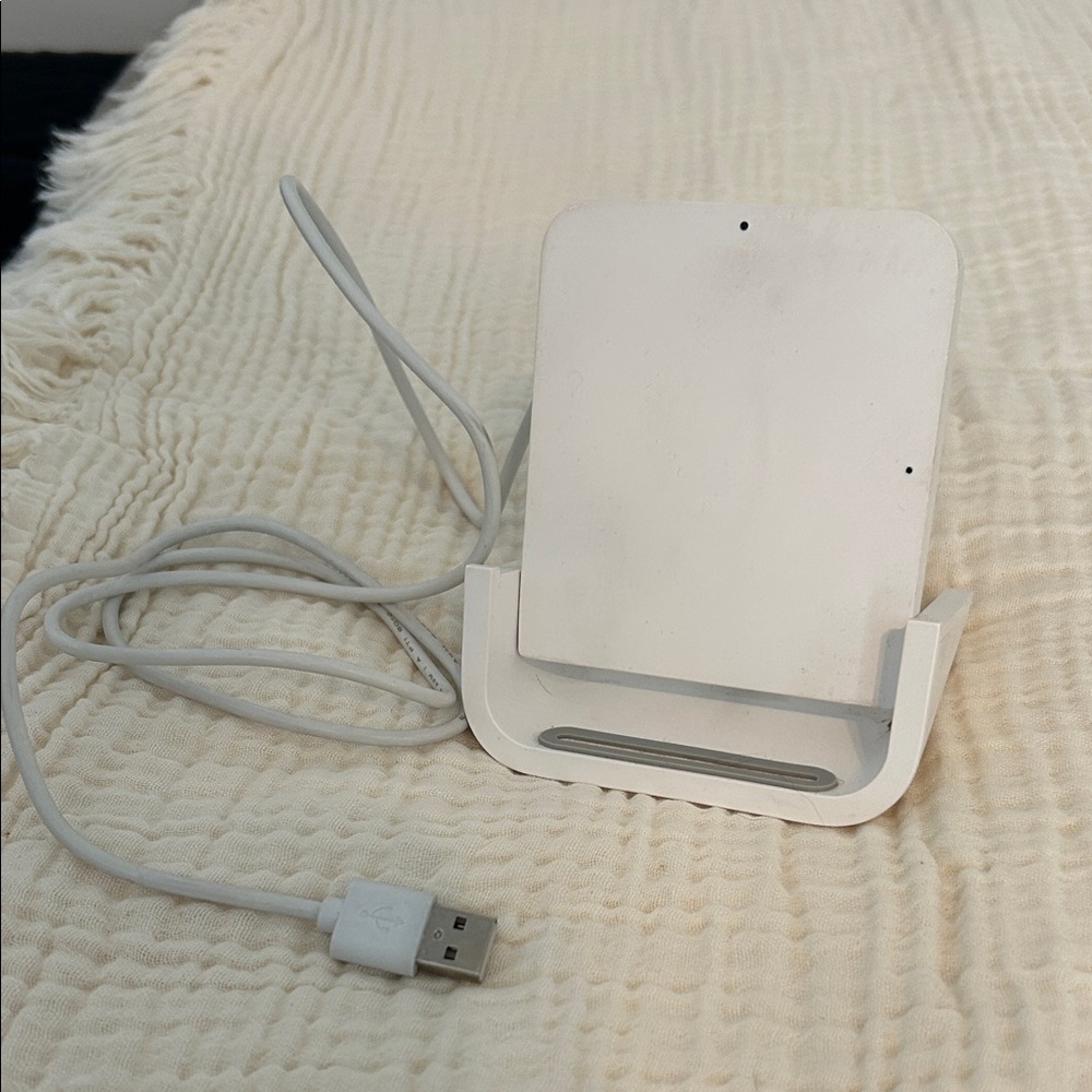 White USB Phone Wireless Charging Stand
